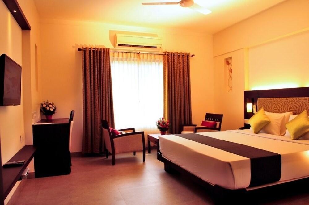 Copper Folia Hotel Kozhikode Bagian luar foto