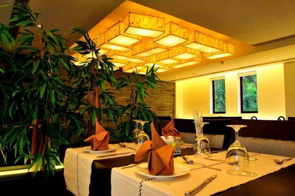 Copper Folia Hotel Kozhikode Bagian luar foto
