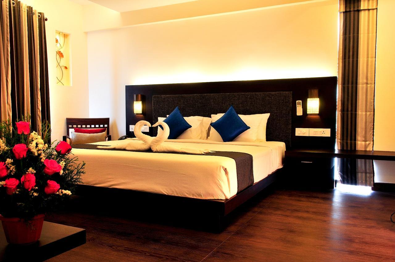 Copper Folia Hotel Kozhikode Bagian luar foto