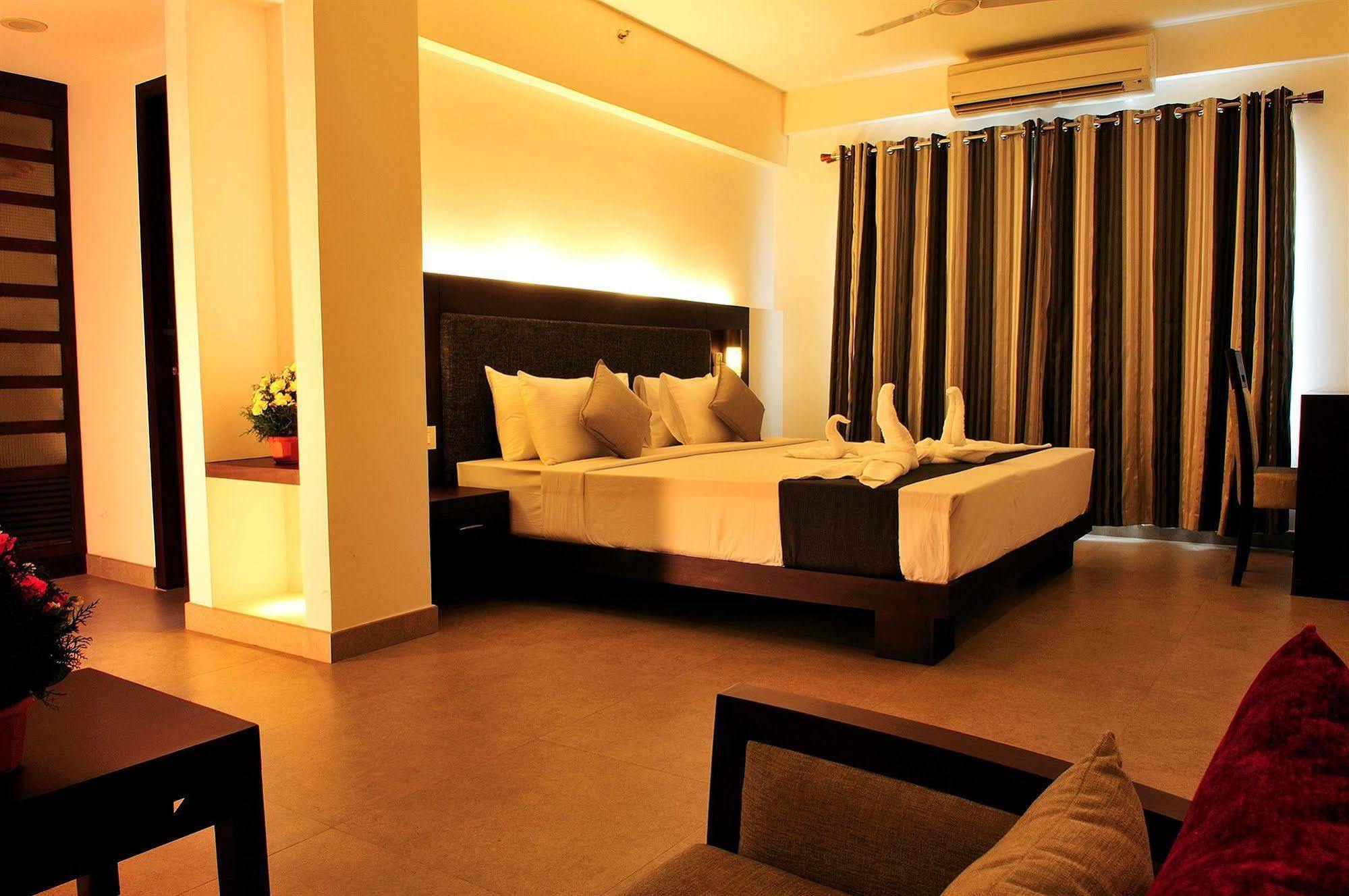 Copper Folia Hotel Kozhikode Bagian luar foto